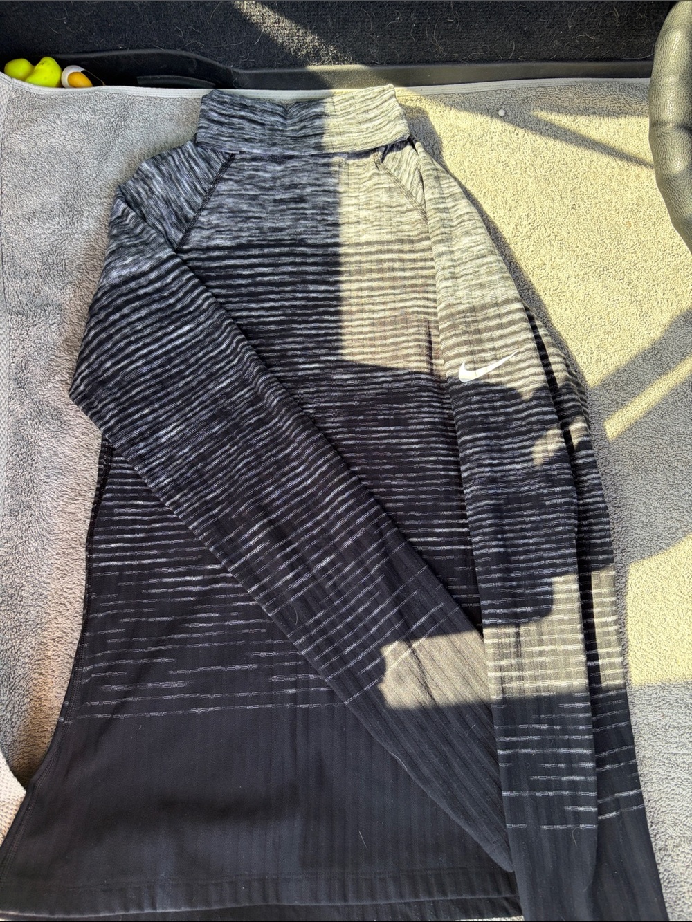 Nike Pro hyperwarm Black and Gray Striped Long Sleeve Pullover w Matching Bottom